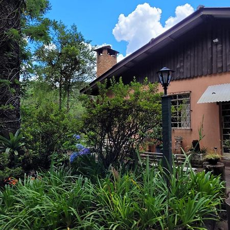 Casa Em Campos Do Jordao - 3 Quartos, Com Churrasqueira Exterior photo